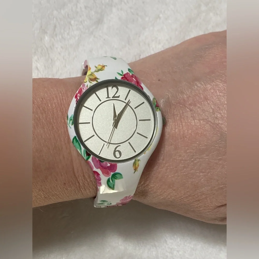 White Floral Design Ladies Bangle Style Wristwatch - Picture 10 of 12